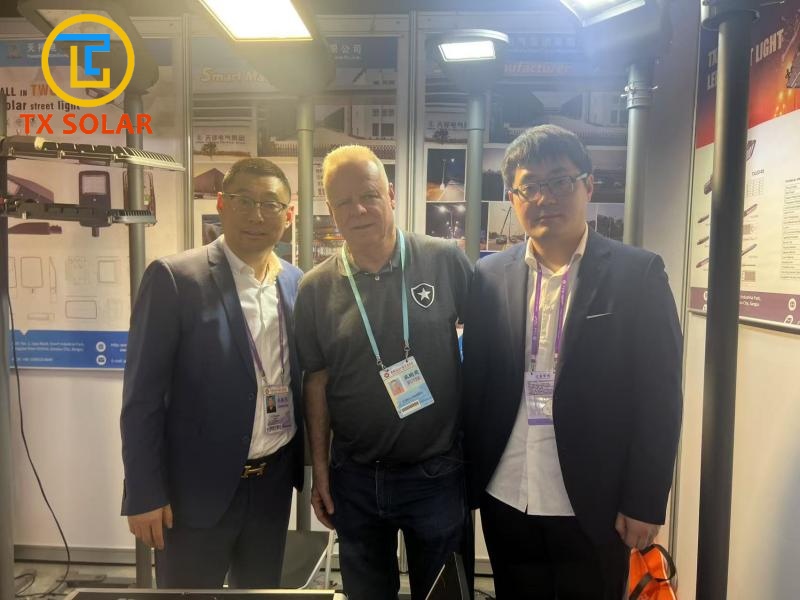 Canton Fair: Lamps and poles source factory Tianxiang