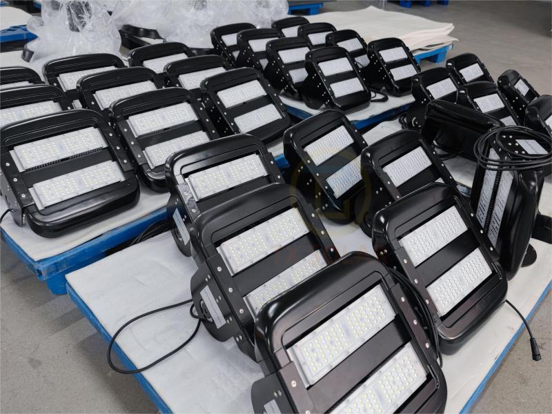 How to install LED floodlights？