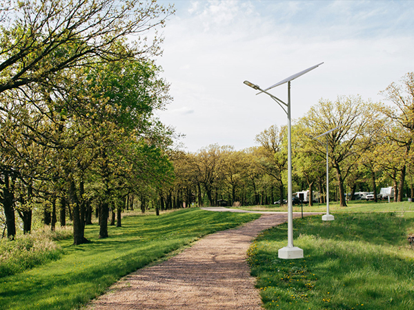 Maintenance method of solar street lamp pole