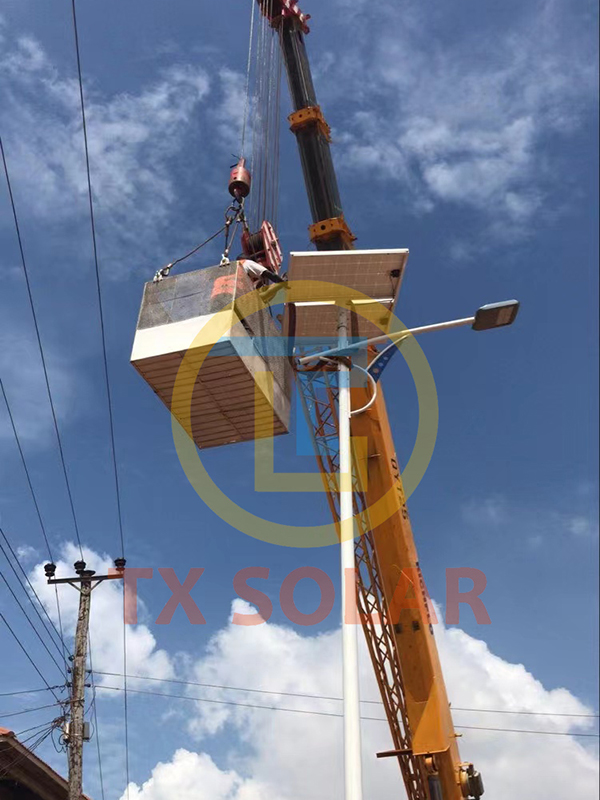 Uganda 8 meters 60 watt solar street lamp (3)