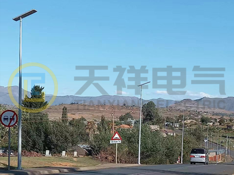 What is the difference between all in one solar street lights and normal street lights